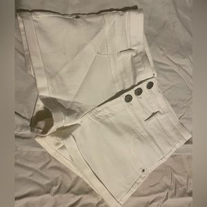 NO BOUNDARIES WHITE SHORTS SIZE 11 HIGH WAISTED